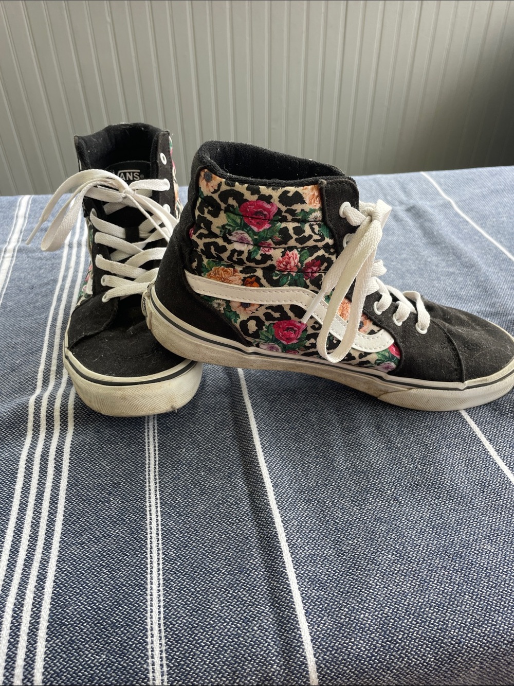 Vans kids Black High-Top Sneakers with Floral Leopard Panels Size 5